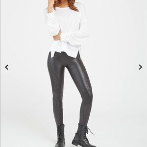 Spanx Moto Faux Leather Leggings. Sz M. Could easily fit a small.